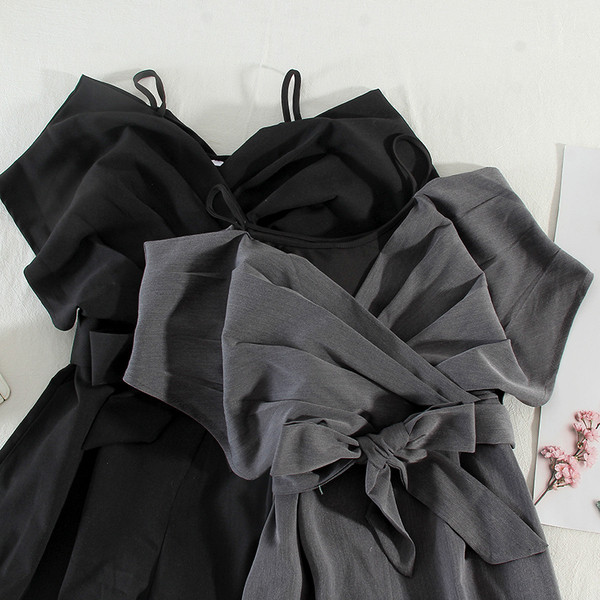 Moderan ženski kombinezon s trakom i tankim naramenicama