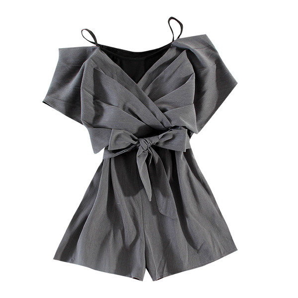 Moderan ženski kombinezon s trakom i tankim naramenicama