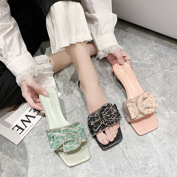 Női alkalmi papucs színes kövekkel