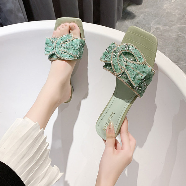 Női alkalmi papucs színes kövekkel