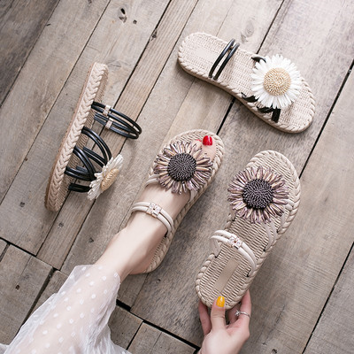 Дамски сандали с равна подметка и 3D цвете