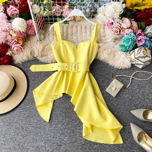 Elegantna ženska majica bez rukava asimetrični model s remenom