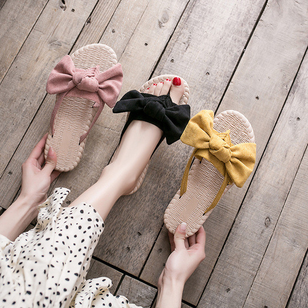 Ženske papuče preko prstiju i trakom od eko brušene kože