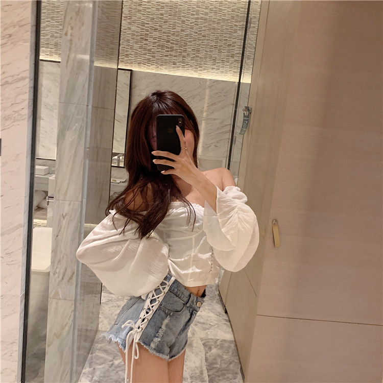 Modern farmer rövidnadrág nyakkendőkkel és szakadt motívumokkal