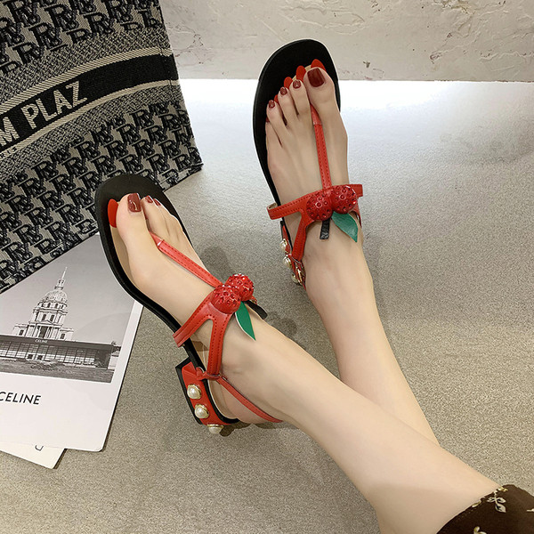 Női szandál 3D elemes cseresznyével és gyöngyökkel