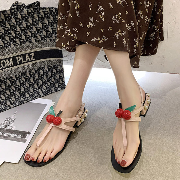 Női szandál 3D elemes cseresznyével és gyöngyökkel