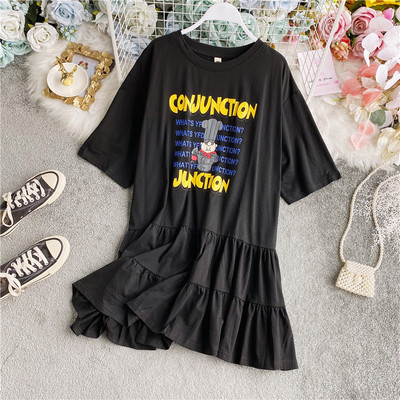 Дамска ежедневна рокля с апликация и овално деколте