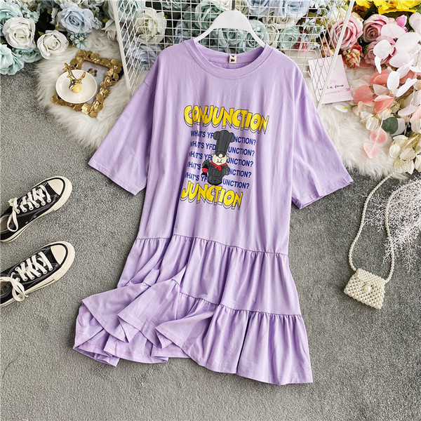 Дамска ежедневна рокля с апликация и овално деколте