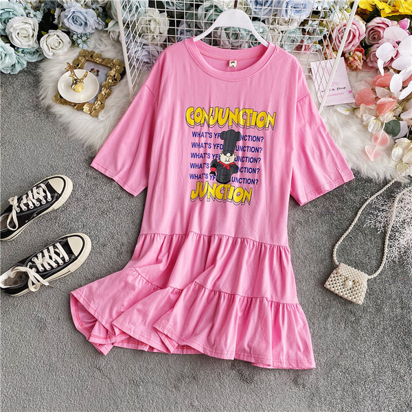 Дамска ежедневна рокля с апликация и овално деколте