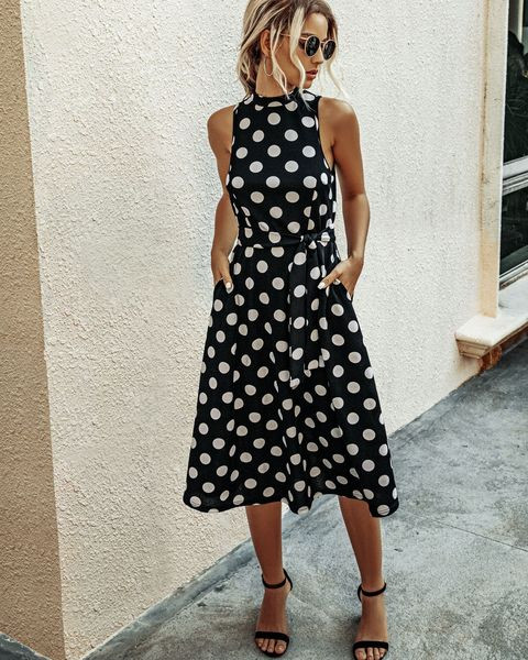 Modern női pöttyös ruha pánttal és övvel