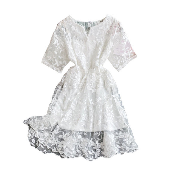 Modern női ruha gumírozott derékkal és hímzéssel