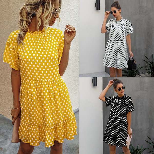 Alkalmi női rövid ruha ovális nyakkivágással és rövid ujjakkal