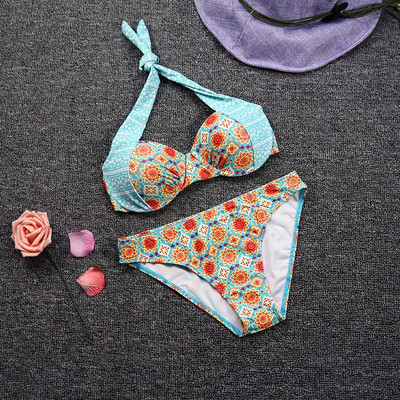 Costum de baie de damă din două piese cu fund de bikini - mai multe modele