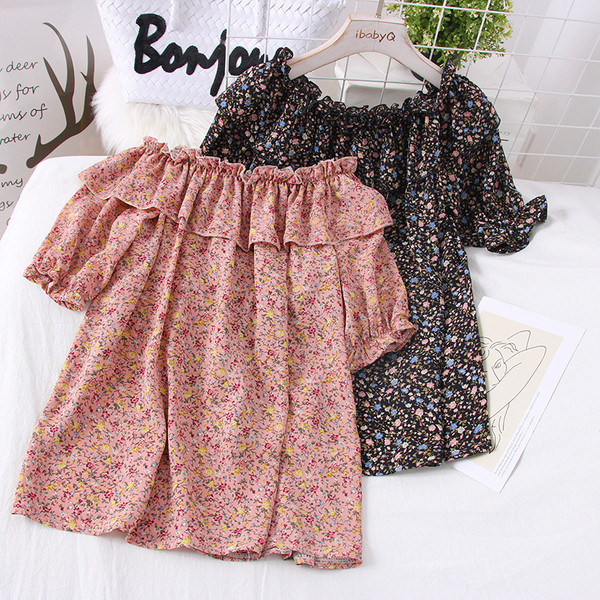 Női széles blúz ovális nyakkivágással és virágmintával