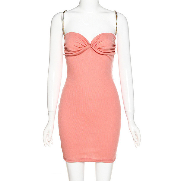 Stílusos női rövid ruha vékony fém pántokkal, rózsaszín színben