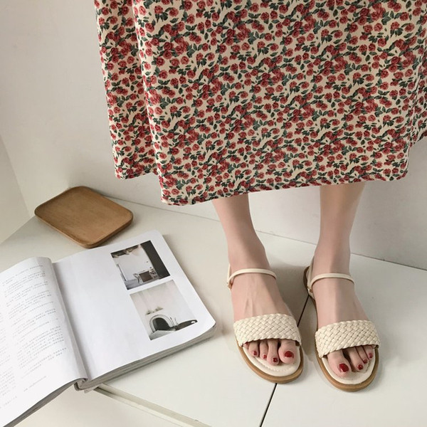 Alkalmi női szandál lapos talppal és öko bőrrel