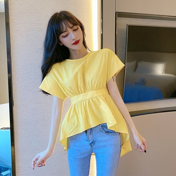 Γυναικεία ασύμμετρη μπλούζα με γυμνή πλάτη