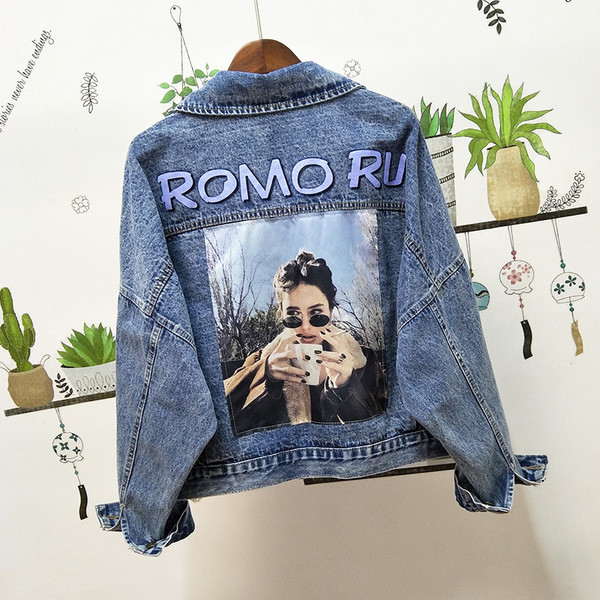 ÚJ modell női farmerdzseki rátéttel és felirattal