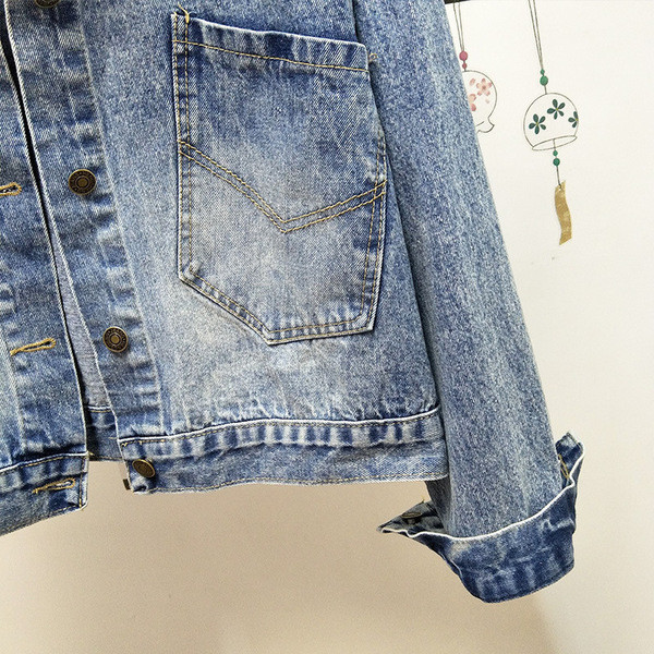 ÚJ modell női farmerdzseki rátéttel és felirattal