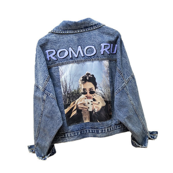 ÚJ modell női farmerdzseki rátéttel és felirattal