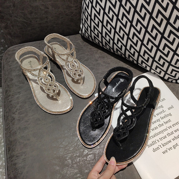 Alkalmi női szandál gumival és kövekkel