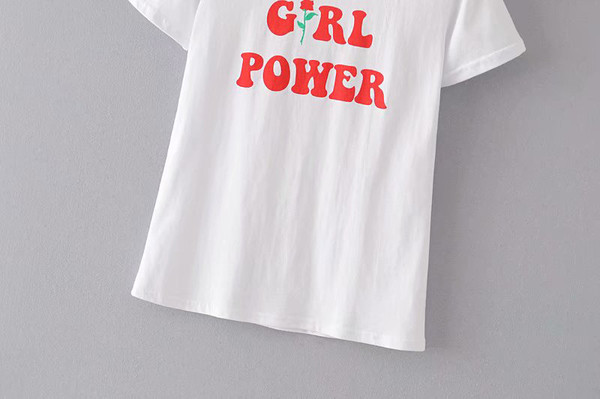 Ležerna majica s bijelim natpisom