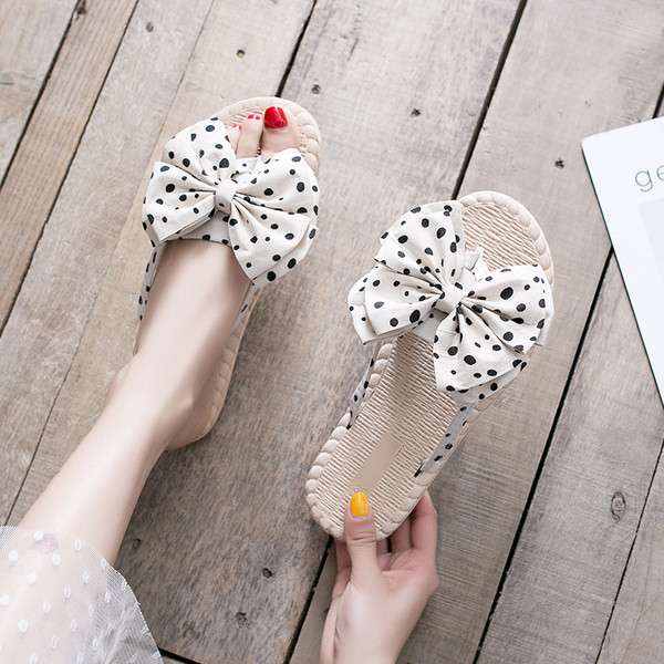 Moteriškos šlepetės su kaspinu