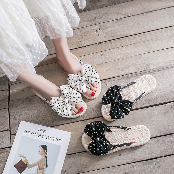 Moteriškos šlepetės su kaspinu