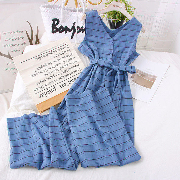 Karirani ženski kombinezon s remenom i špic izrezom