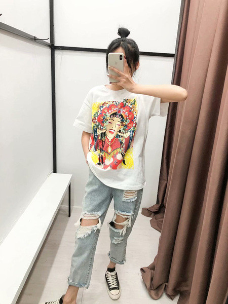 Modern széles női póló színes nyomattal