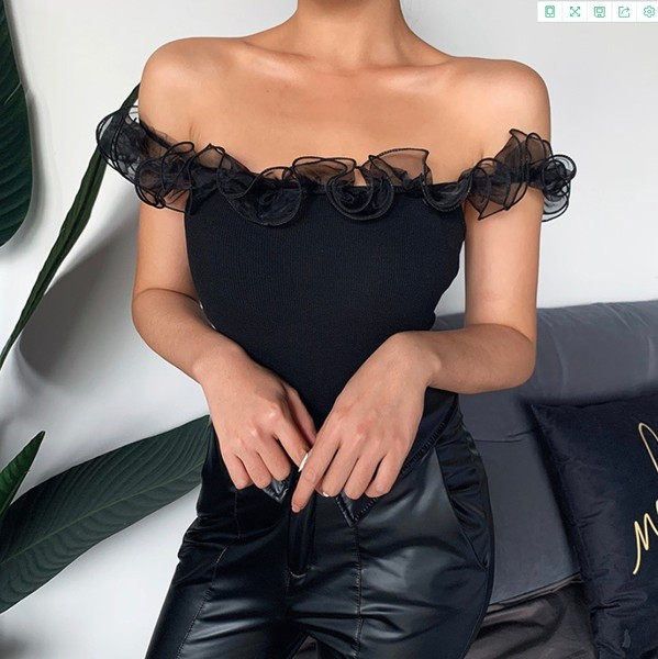 Стилен дамски потник изчистен модел с тънки презрамки в  черен цвят 