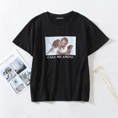 Moderna majica kratkih rukava u crnoj boji i printu