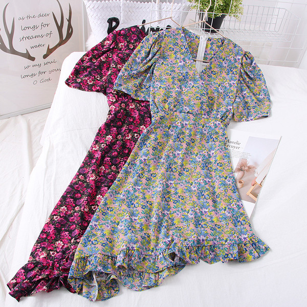 Асиметрична дамска рокля с шпиц деколте и флорален десен