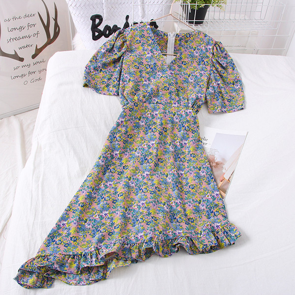 Асиметрична дамска рокля с шпиц деколте и флорален десен