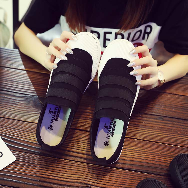 Férfi hétköznapi tornacipő textilből és elasztikus nyakkendőből - két modell