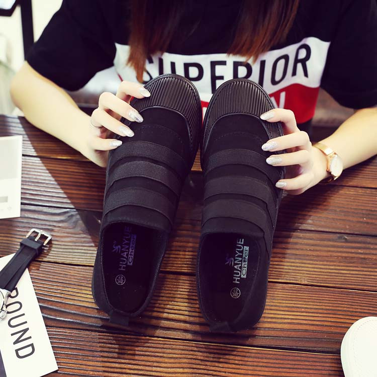 Férfi hétköznapi tornacipő textilből és elasztikus nyakkendőből - két modell