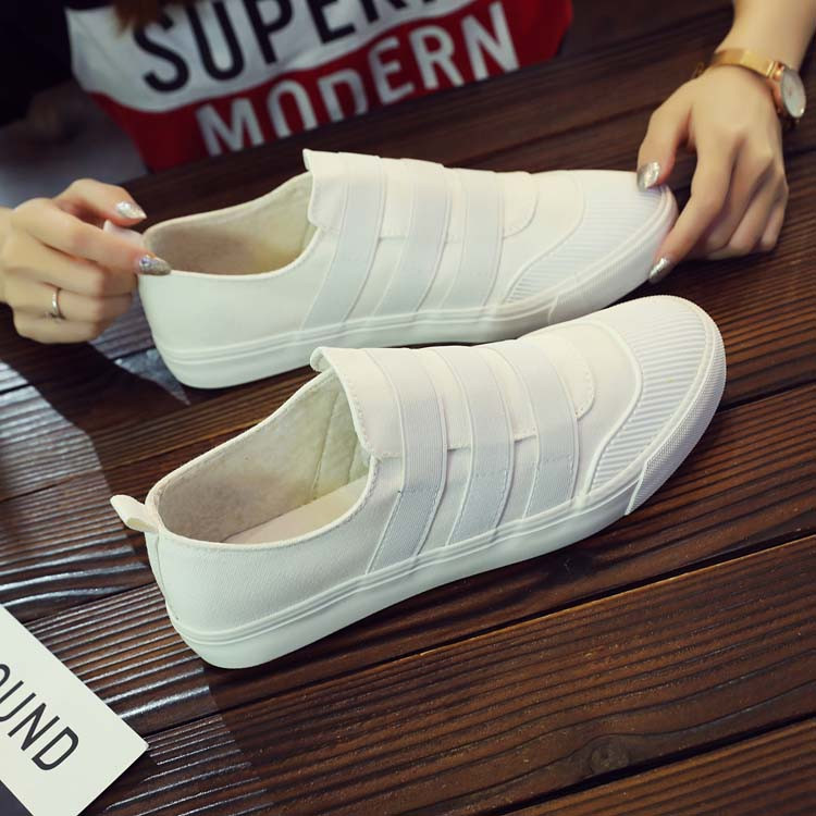 Férfi hétköznapi tornacipő textilből és elasztikus nyakkendőből - két modell