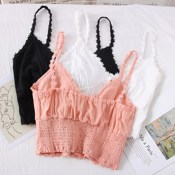 Kratki model ženske majice bez rukava na tanke naramenice