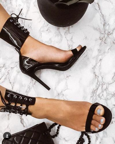 Novi model ženskih sandala sa vezicama i tankom petom