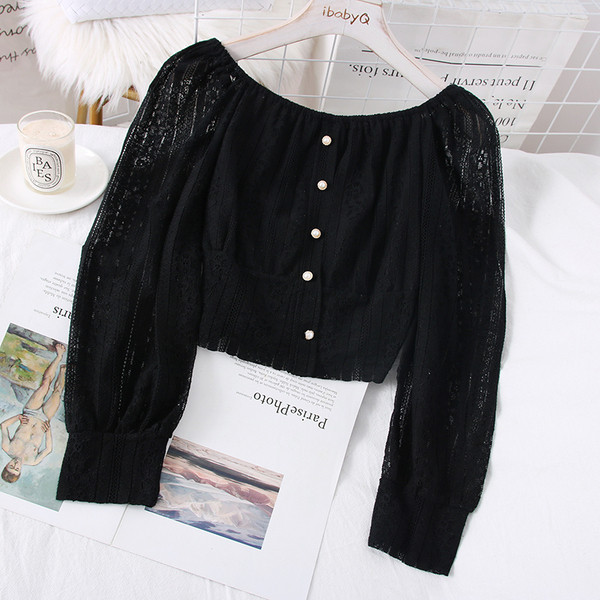 Modern női csipkeblúz csónakos nyakkivágással és gombokkal