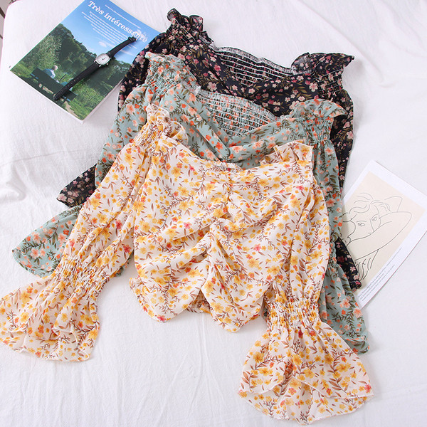 Modern női blúz csónakos nyakkivágással és lótusz ujjakkal