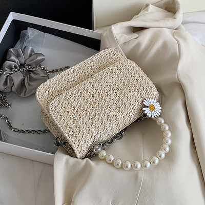 Дамска плетена чанта с къса дръжка от перли 
