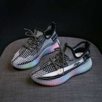 Ежедневни дамски летни маратонки с цветна подметка и връзки 