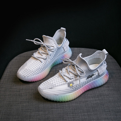 Ежедневни дамски летни маратонки с цветна подметка и връзки 