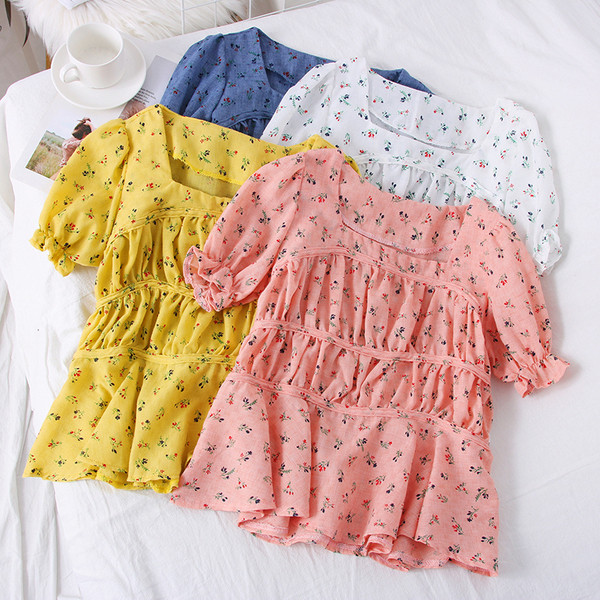 Νέα γυναικεία μπλούζα με τετράγωνο ντεκολτέ και λουλουδάτο μοτίβο