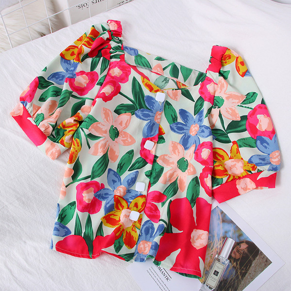 Цветна дамска риза с флорални мотиви