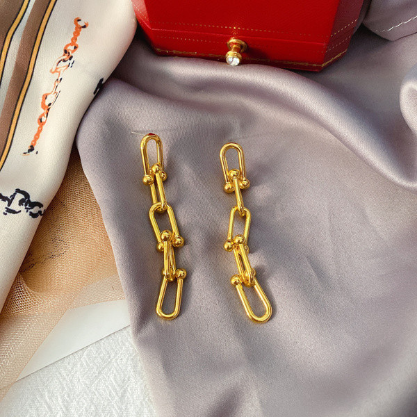 Moderne ženske viseće naušnice u zlatnoj boji