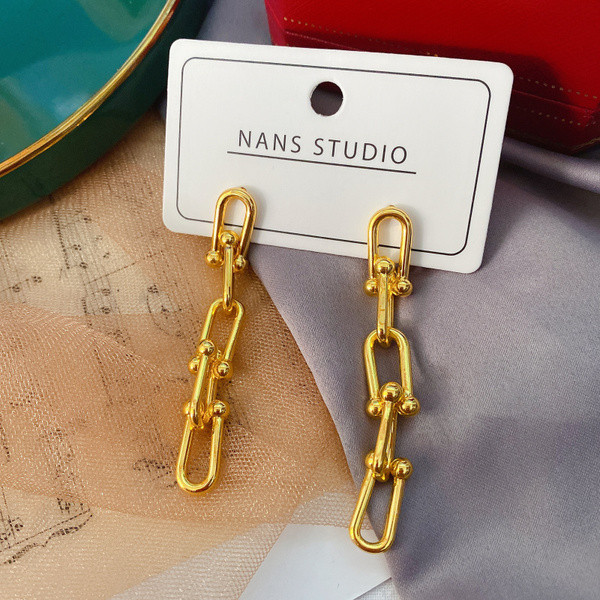 Moderne ženske viseće naušnice u zlatnoj boji