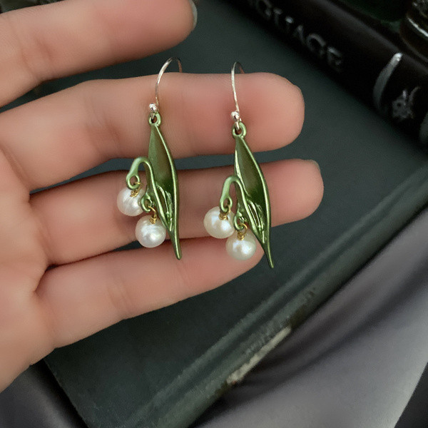Ženske viseće naušnice s perlama u obliku cvijeta