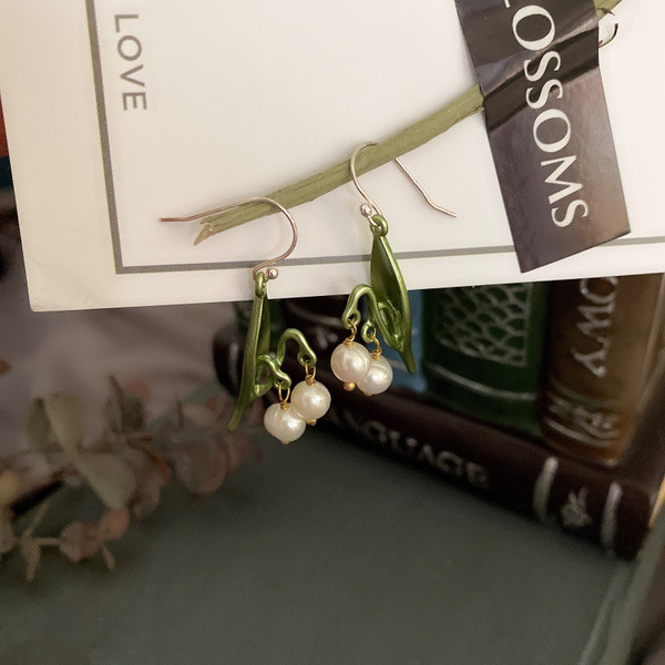 Ženske viseće naušnice s perlama u obliku cvijeta